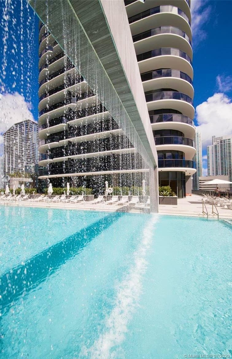 55 SW 9th St # 3404, Miami FL 33130