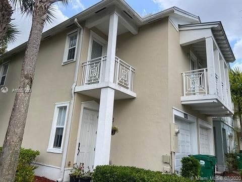 10704 NW 75th Ter, Doral FL 33178