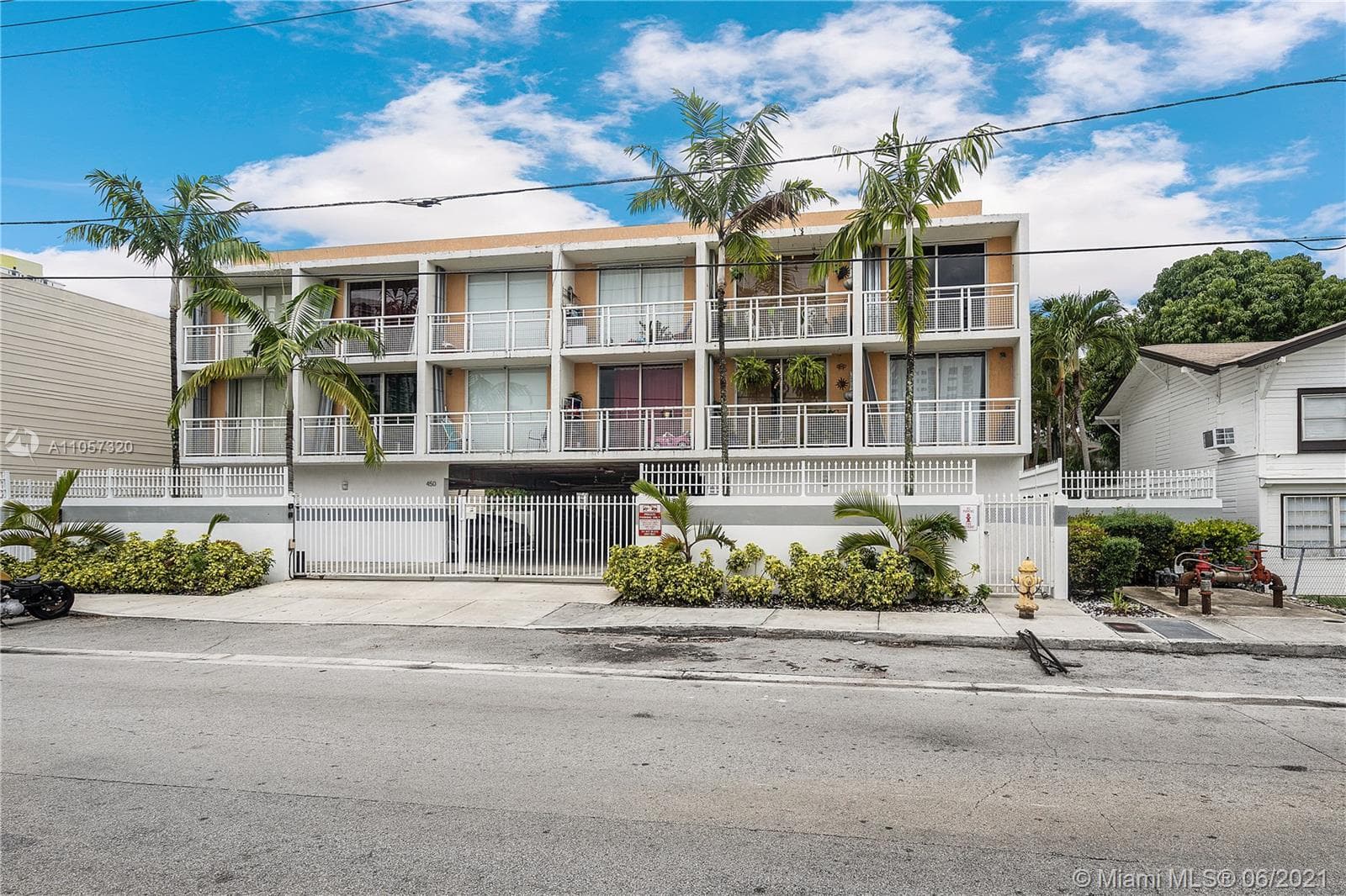 450 SW 3rd St # 12, Miami FL 33130