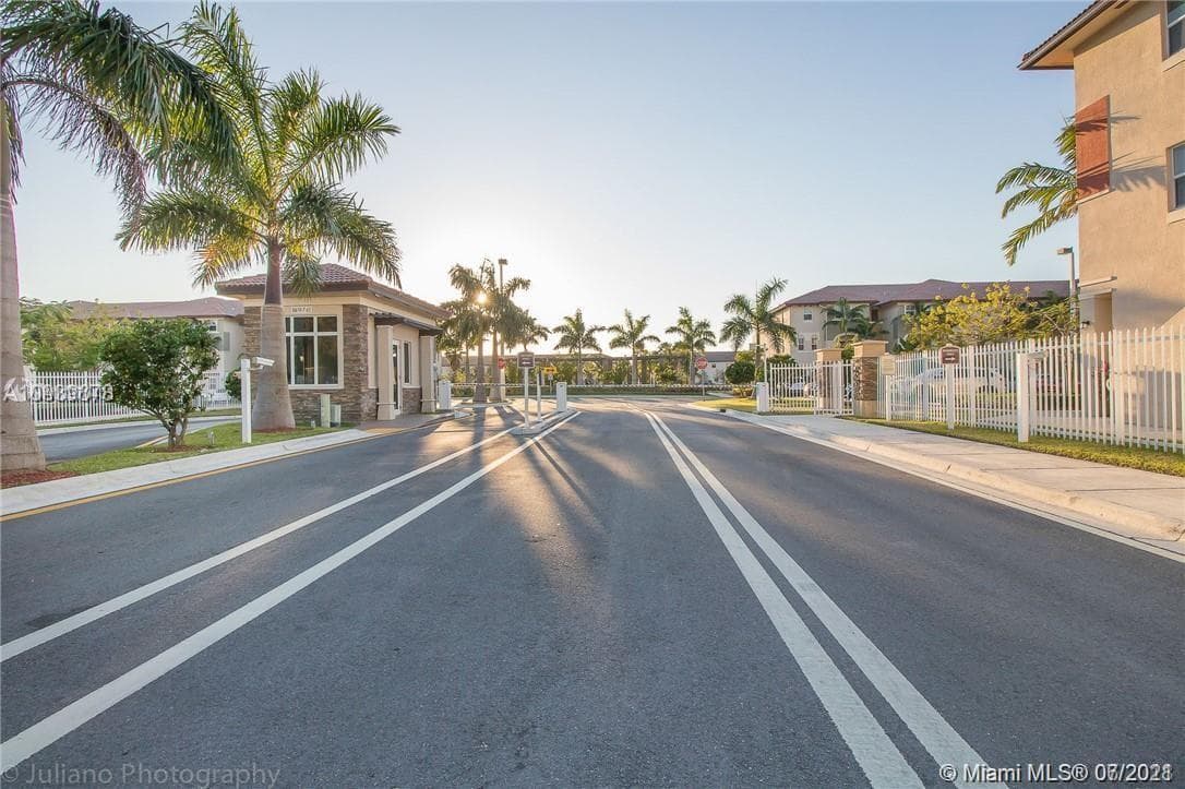 8650 NW 97th Ave # 203, Doral FL 33178