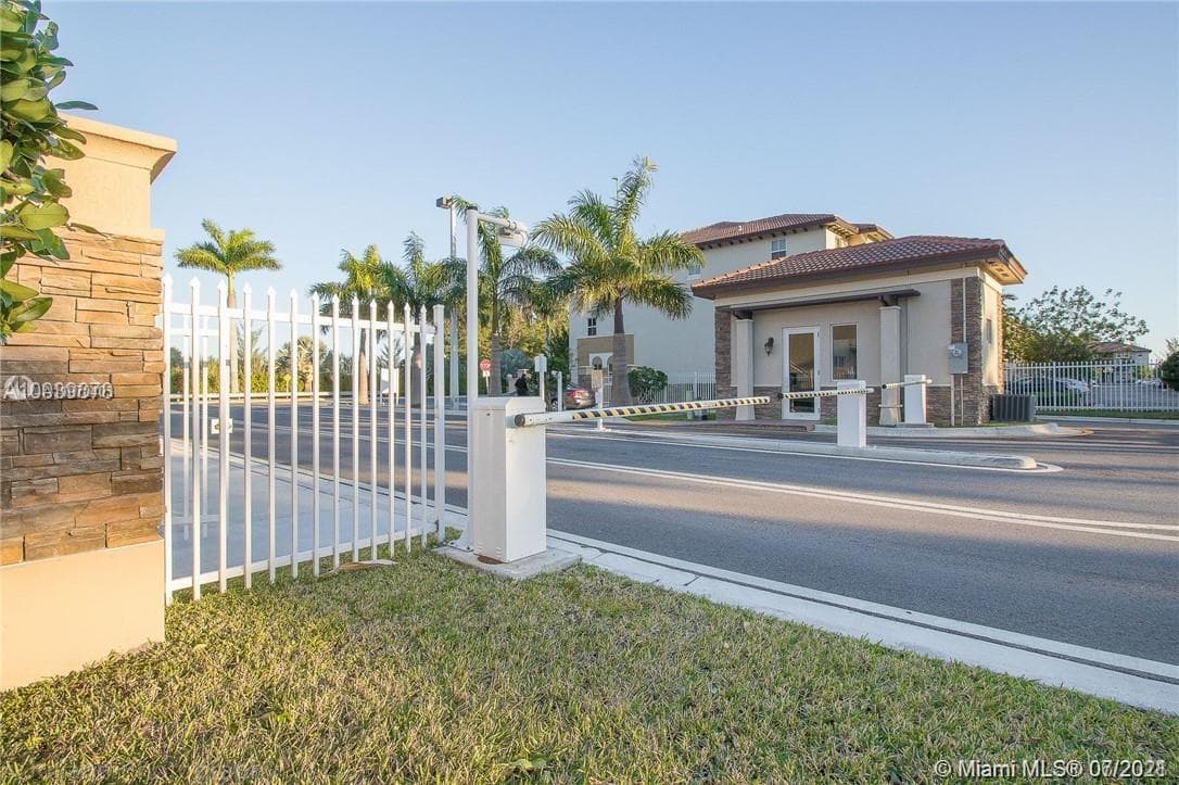 8650 NW 97th Ave # 203, Doral FL 33178