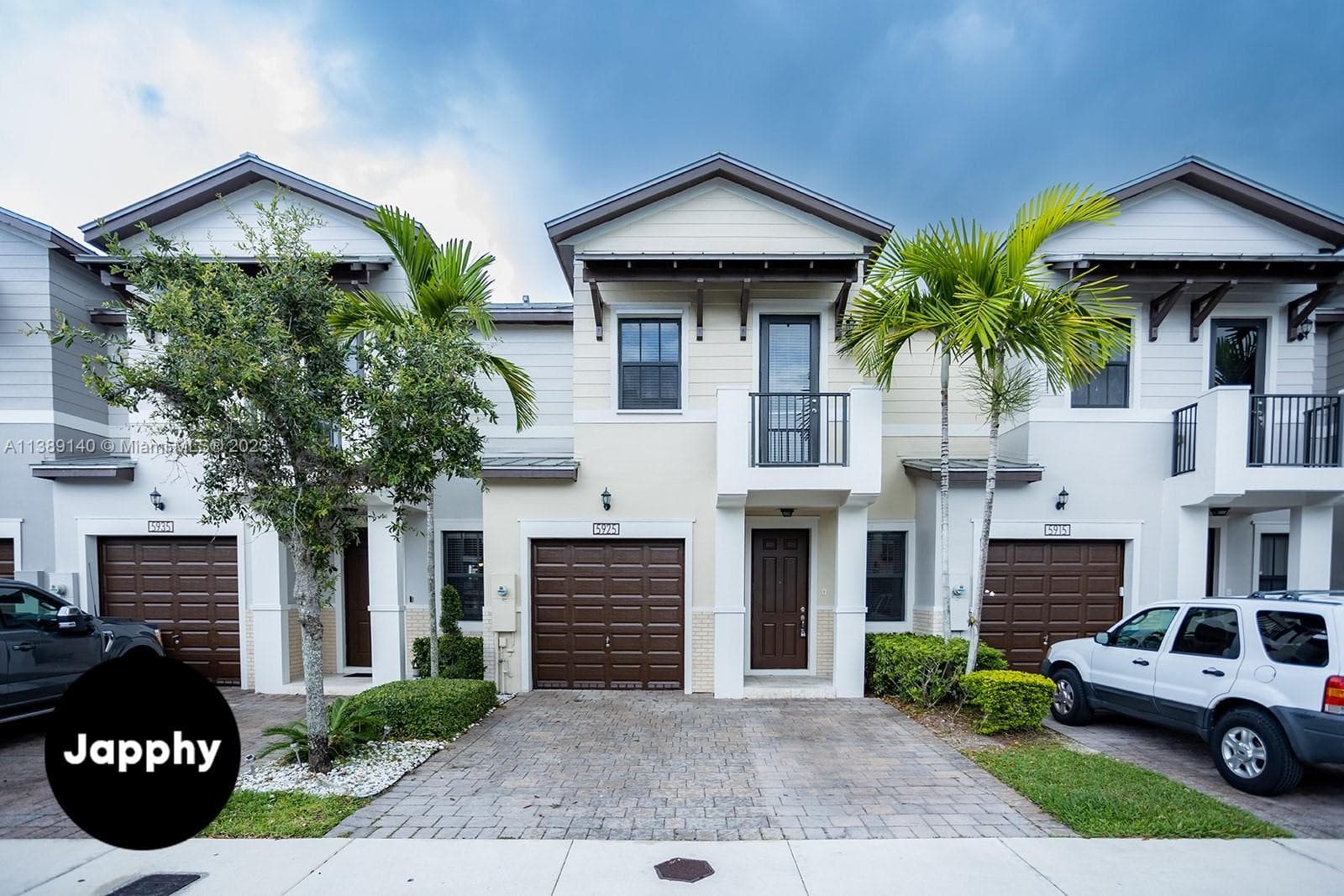 5925 NW 104th Path, Doral FL 33178