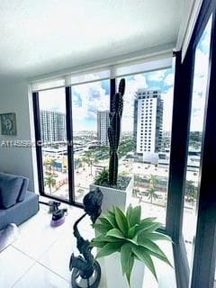 5300 Paseo Blvd # 902, Doral FL 33166