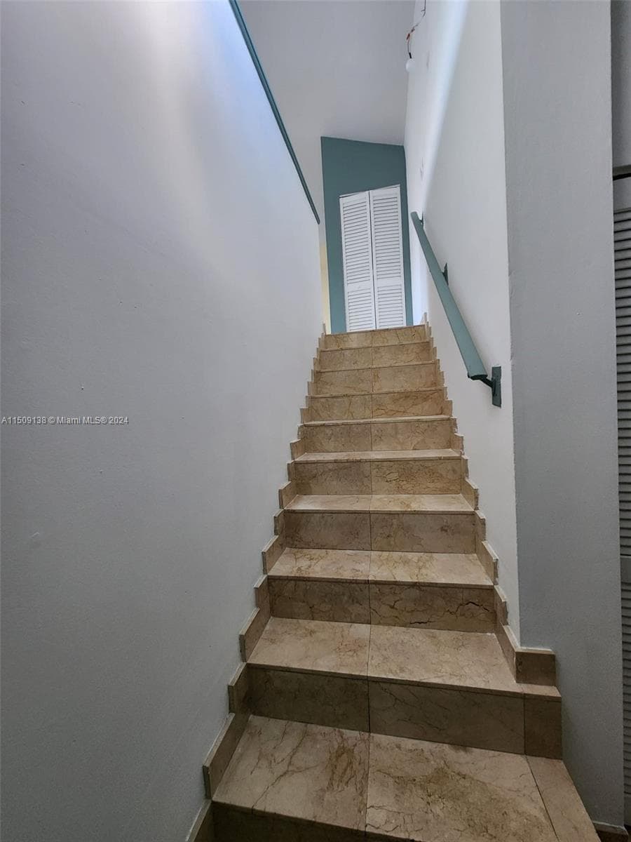 9990 NW 9th St Cir # 203, Miami FL 33172