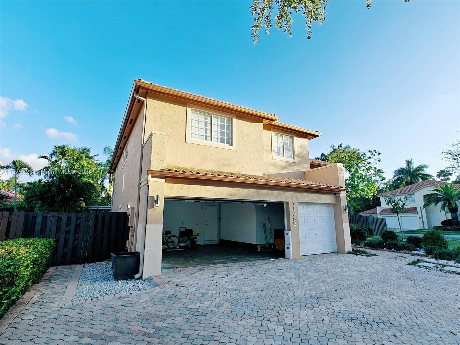 11382 NW 65th St, Doral FL 33178