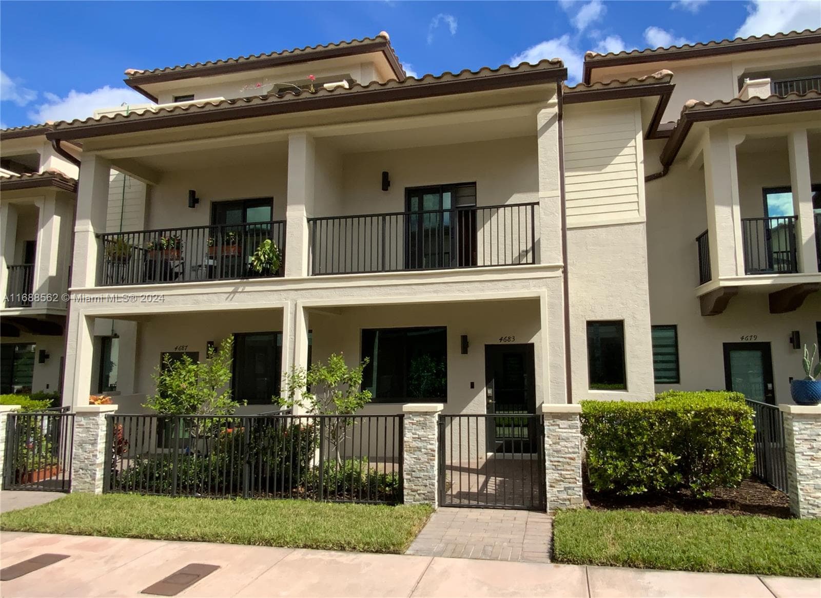 4683 NW 83rd Path, Doral FL 33166