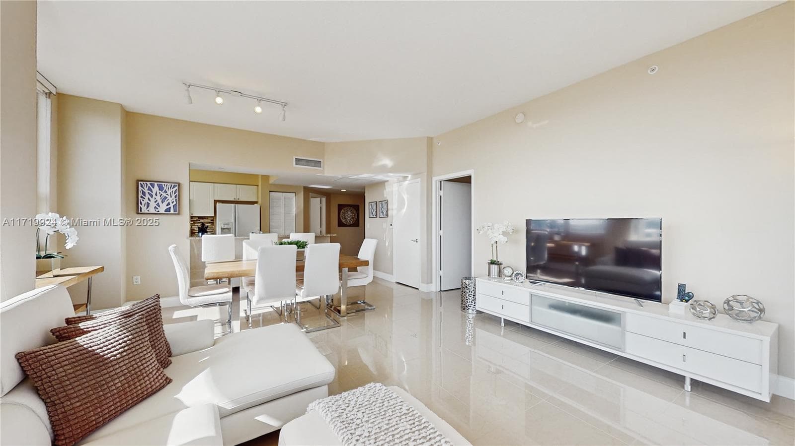 19501 W Country Club Dr # 1004, Aventura FL 33180