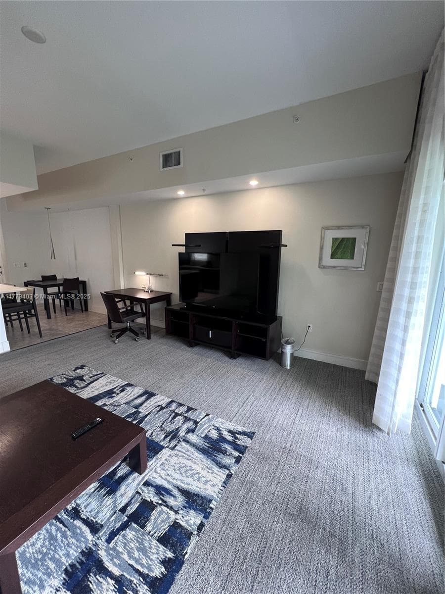 5300 NW 87th Ave # 916, Doral FL 33178