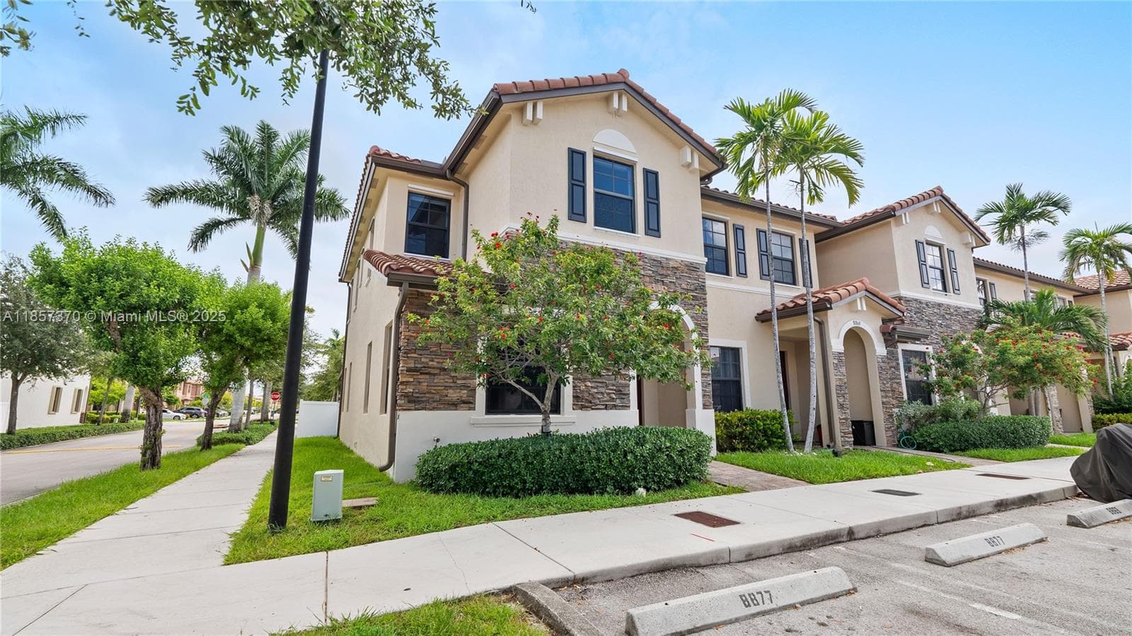 8877 W 35th Ave, Hialeah FL 33018