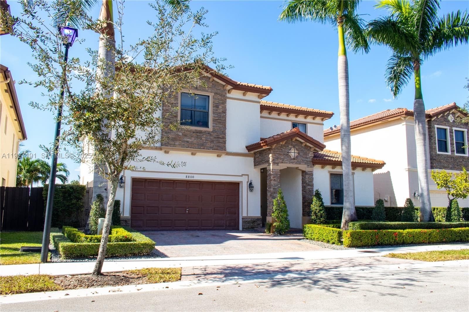 8800 NW 98th Ct, Doral FL 33178