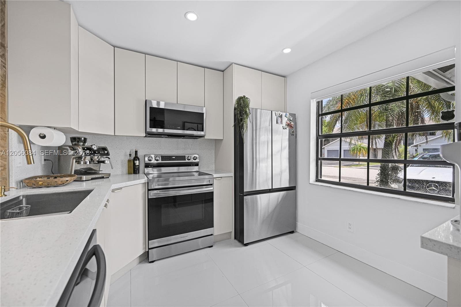 10372 NW 3rd St, Pembroke Pines FL 33026