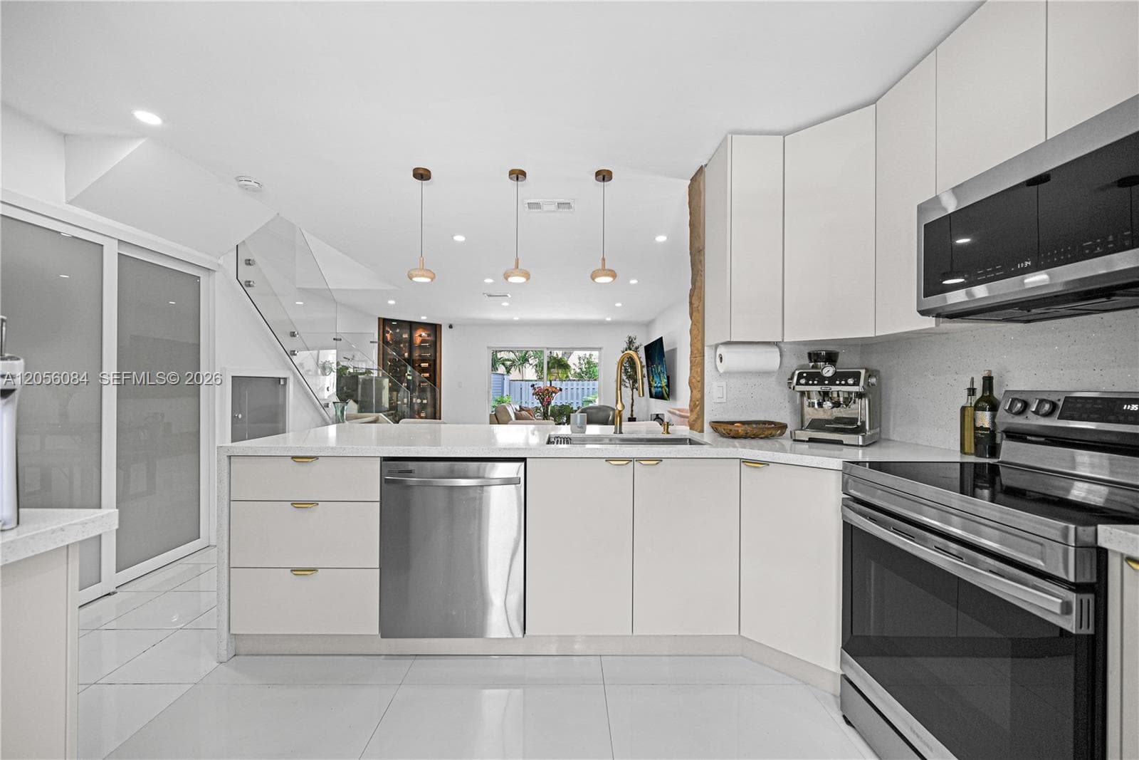 10372 NW 3rd St, Pembroke Pines FL 33026